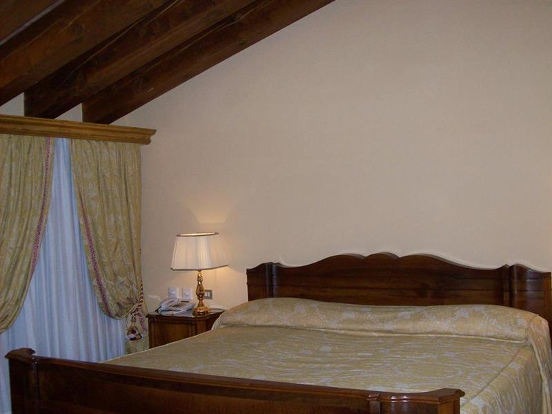 Hotel Fenaroli Palace